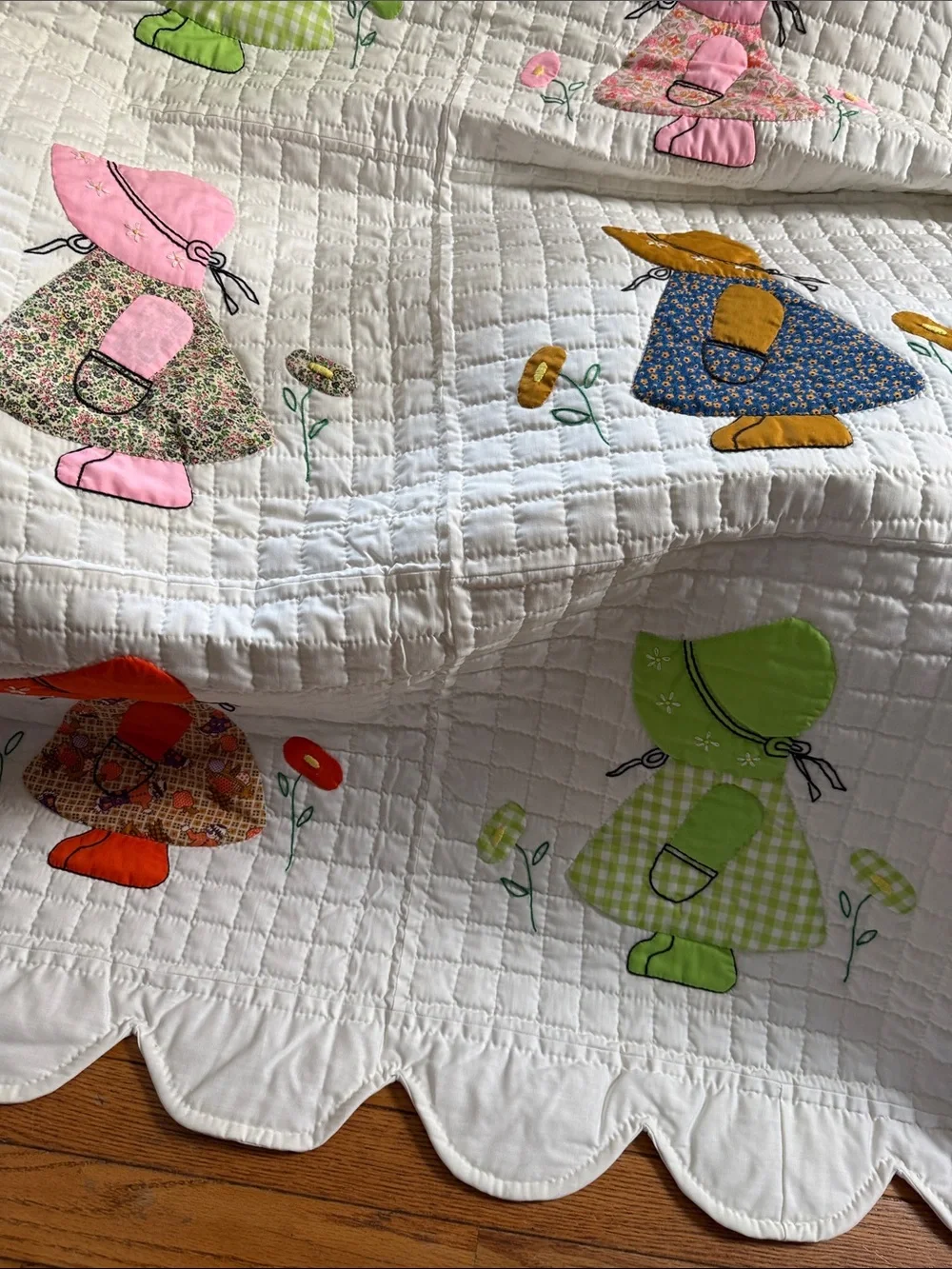 Handmade Sunbonnet Sue Appliqué Quilt - White with Multi-Color Girls